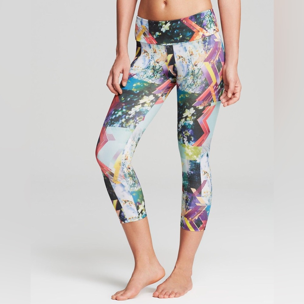Onzie Hot Yoga Capri 202 leggings 2010s colorful print athletic athleisure